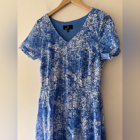 Ronni Nicole Blue and White Stunning Lace Dress Knee Length - Picture 2 of 6